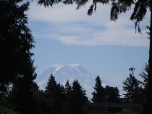 View of the majestic Mount Rainier - Tacoma